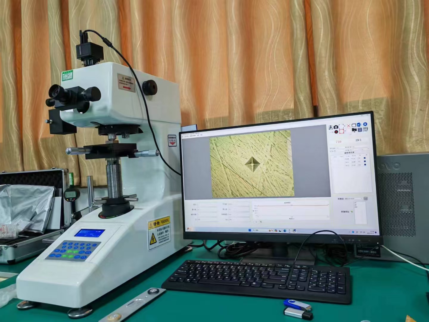 显微维氏硬度计