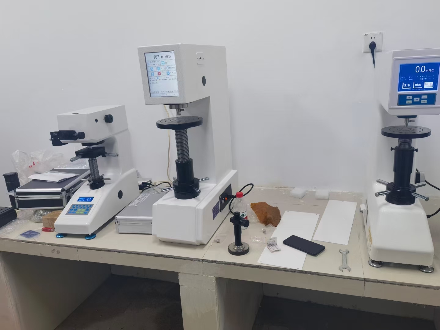 布、洛、维硬度计现场